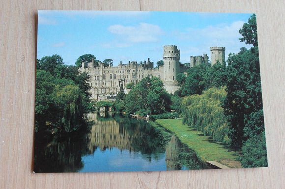 Postcard - Warwick castle - 718