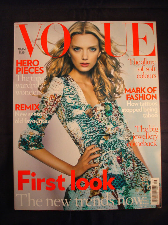 Vogue - August 2008 - The three wardrobe wonders